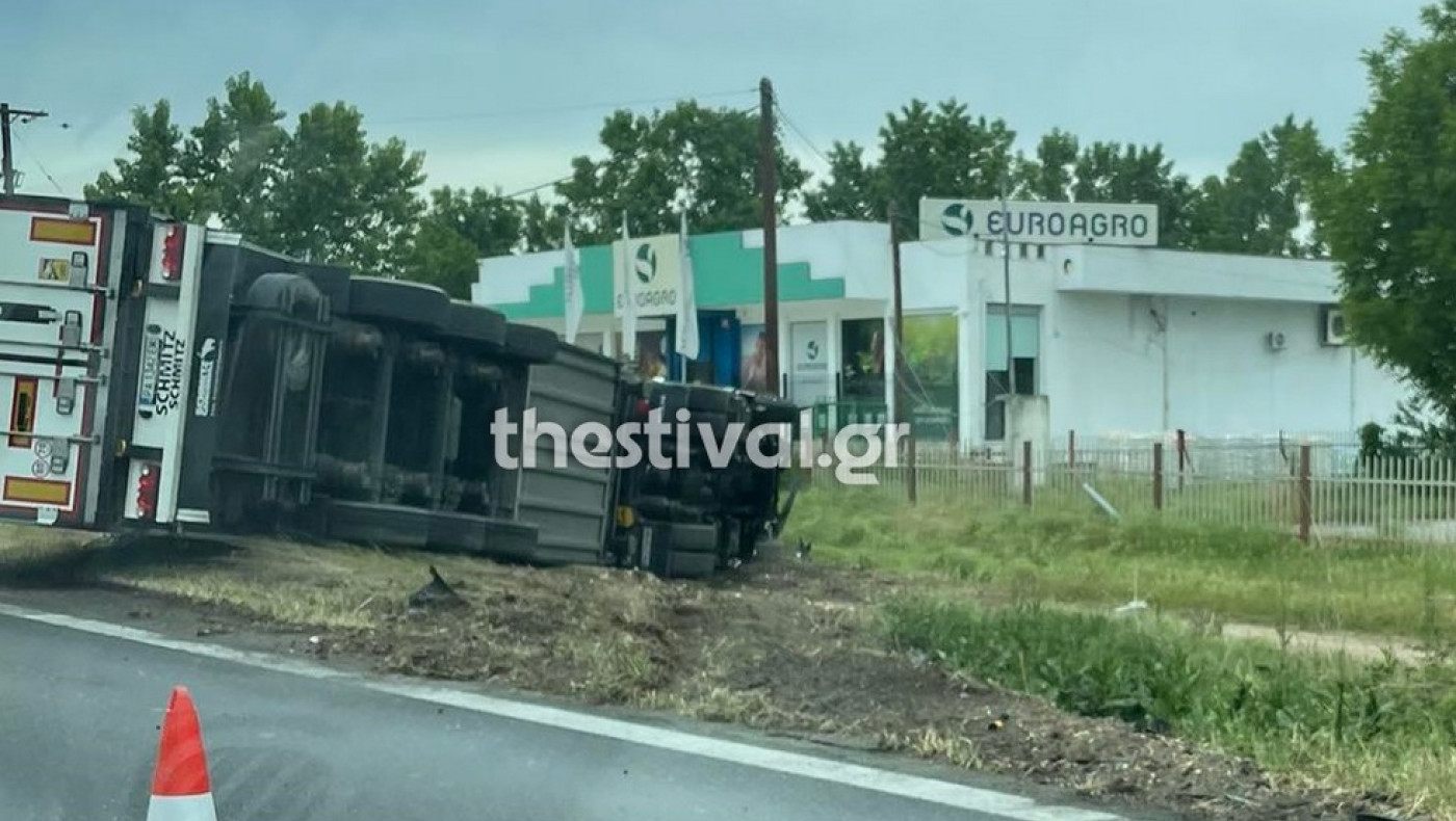 Θεσσαλονίκη: Τούμπαρε νταλίκα στη Χαλκηδόνα