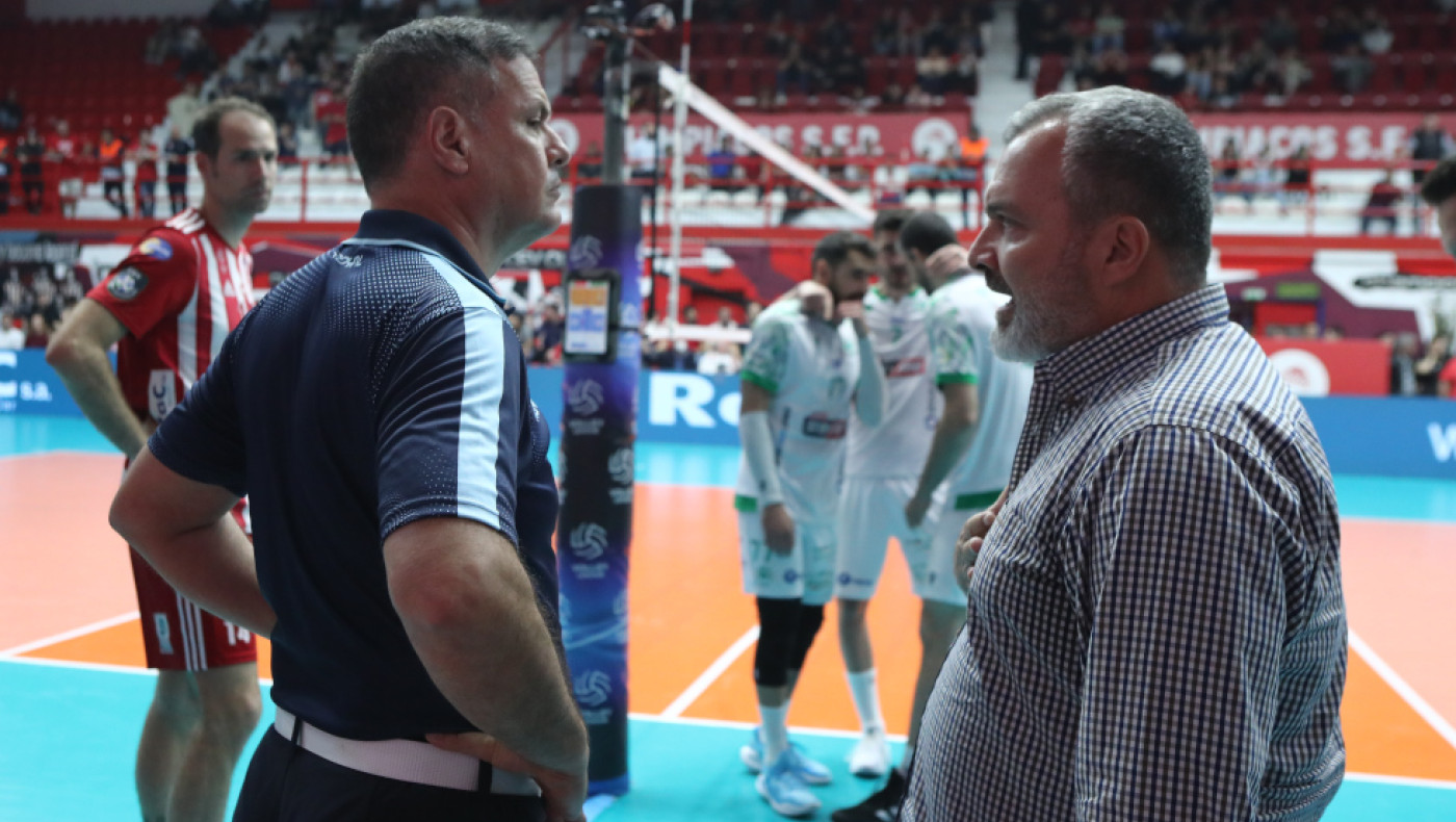 Αντικείμενο έπεσε στον πάγκο του Παναθηναϊκού, εκκενώθηκε το πέταλο των οργανωμένων του Ολυμπιακού