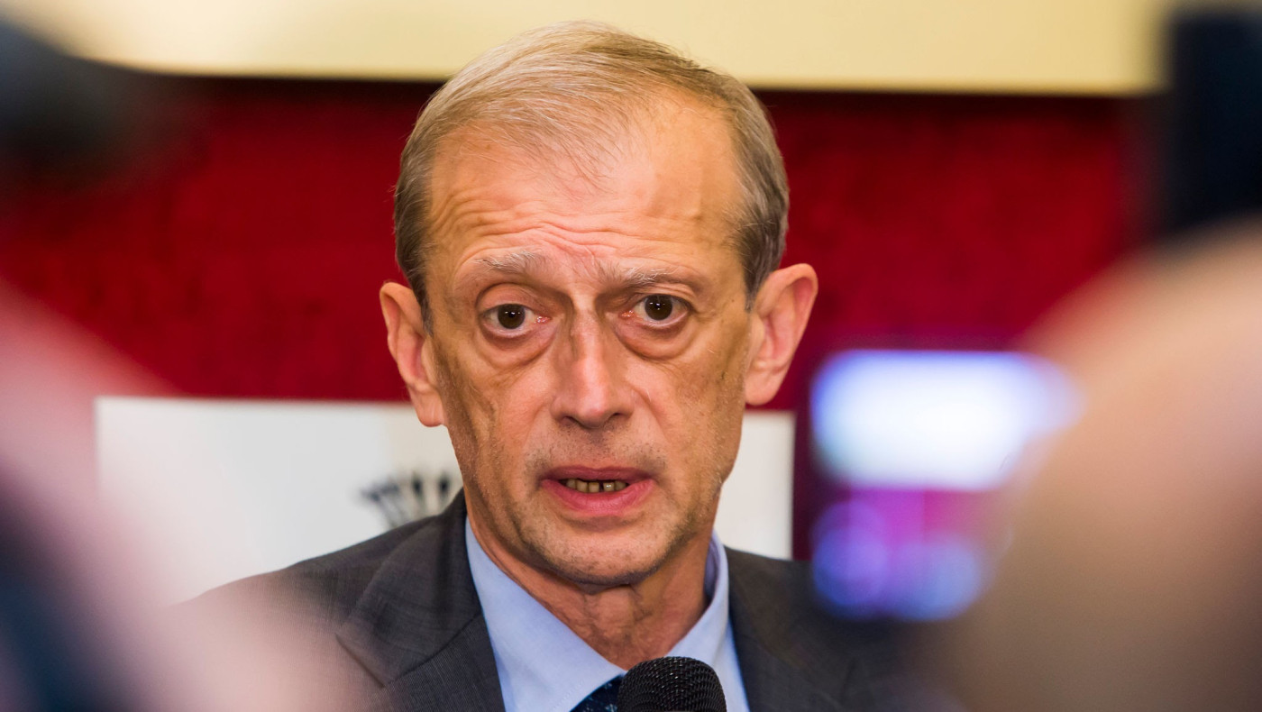 Πρώην Υπουργός βούτηξε άρωμα 130 ευρώ από Duty Free αεροδρομίου!