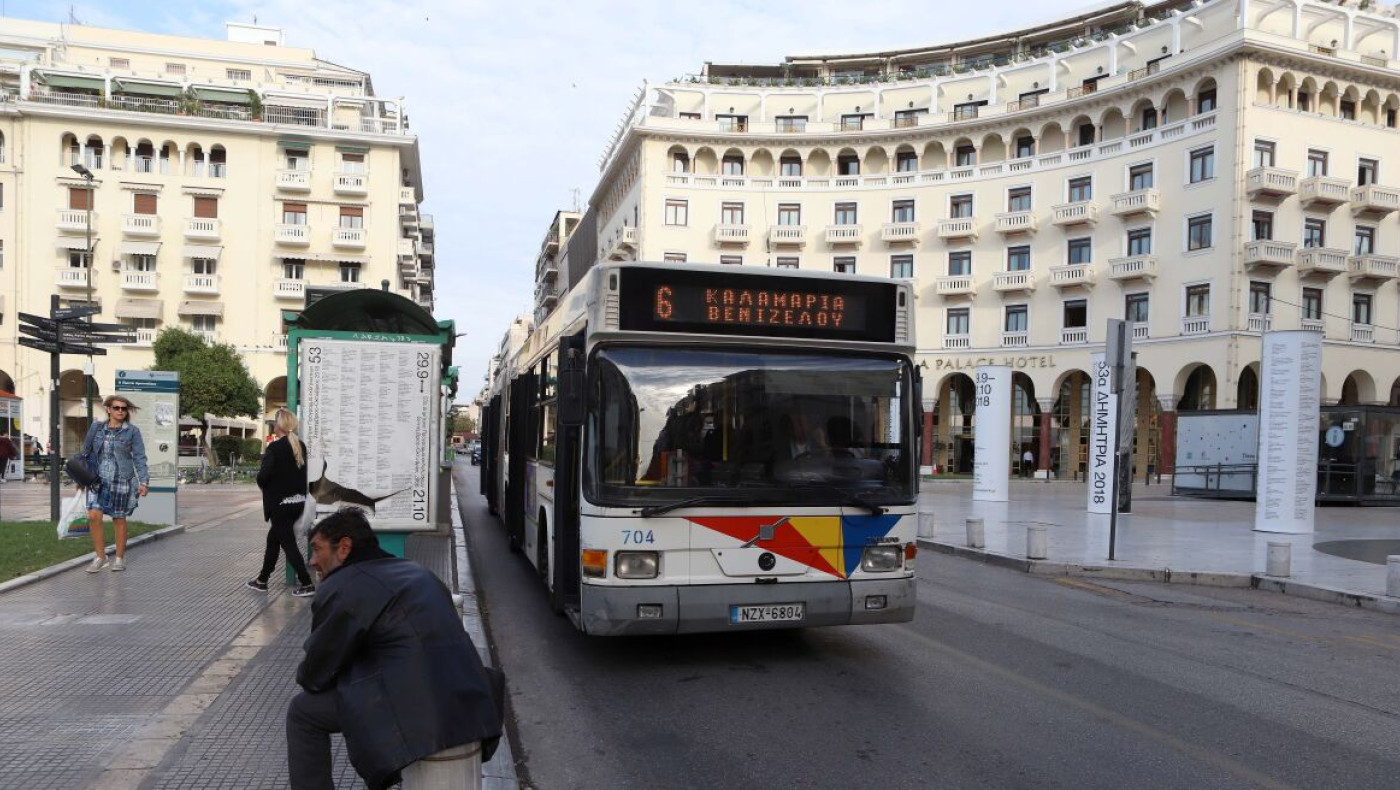 Θεσσαλονίκη: Ληστεία σε λεωφορείο-22χρονος άρπαξε χρυσή αλυσίδα από 20χρονο