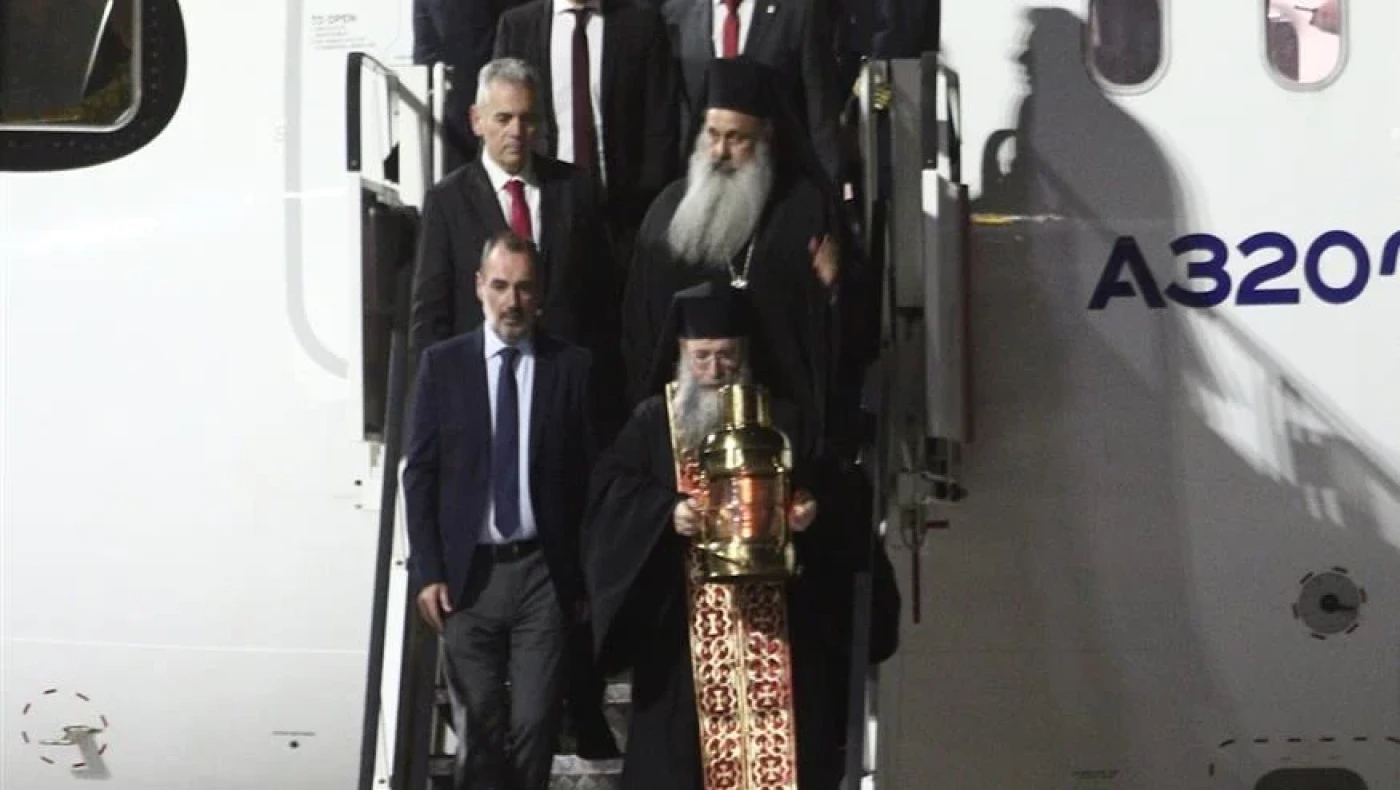 Άγιο Φως 2024: Με ειδική πτήση φέτος στην Ελλάδα