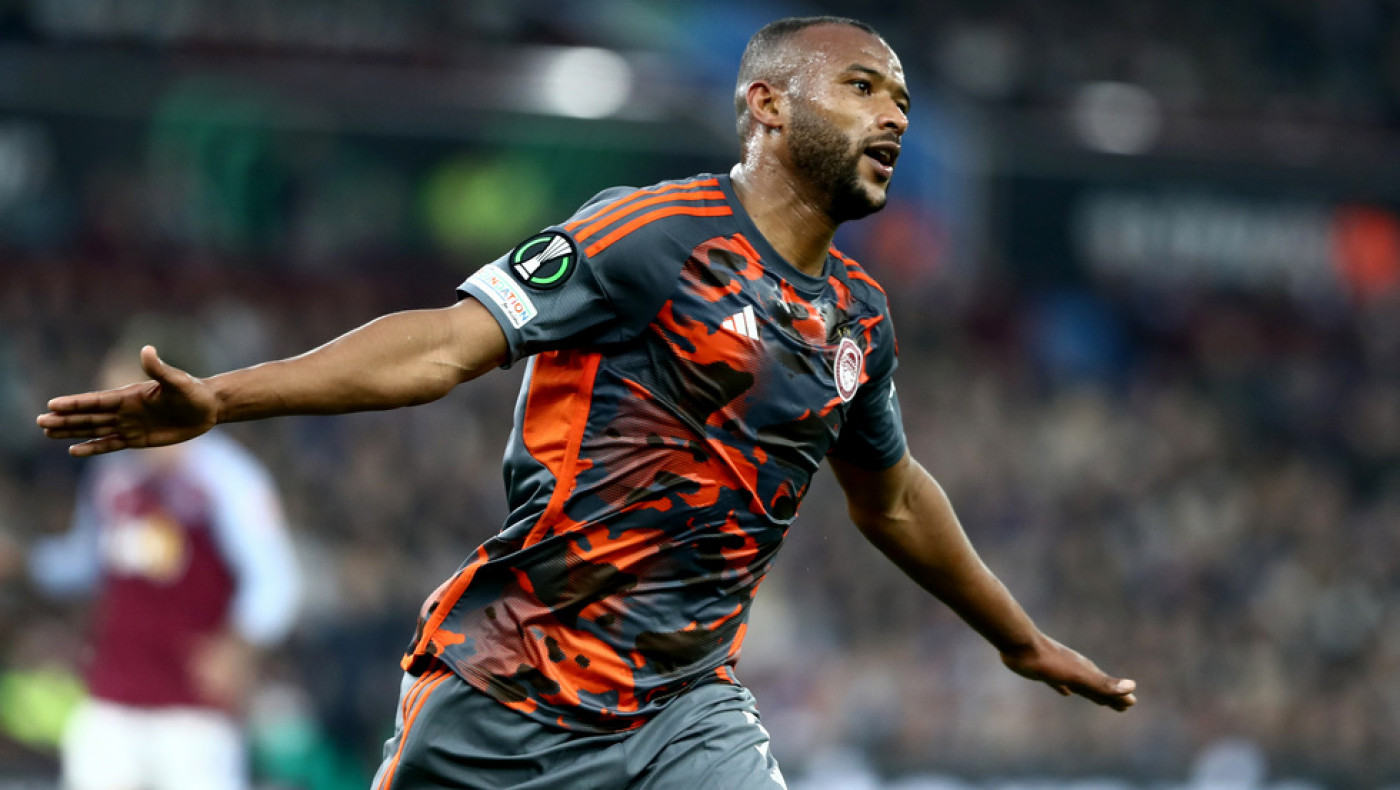 Ισοφάρισε προσωρινά η Βίλα, ξανά μπροστά ο Ολυμπιακός με χατ-τρικ Ελ Κααμπί!