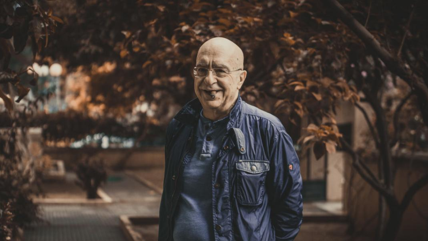 «Αλίκη στη χώρα των πτωμάτων»: Ποια είναι η νέα σειρά του Πάνου Κοκκινόπουλου