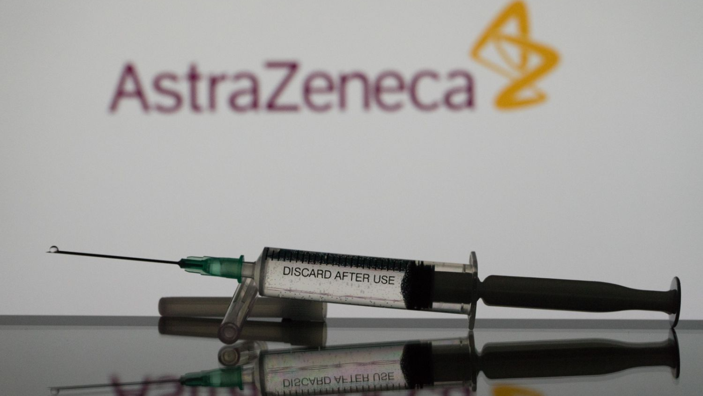 AstraZeneca: Παραδέχεται ότι το εμβόλιό της προκαλεί παρενέργειες