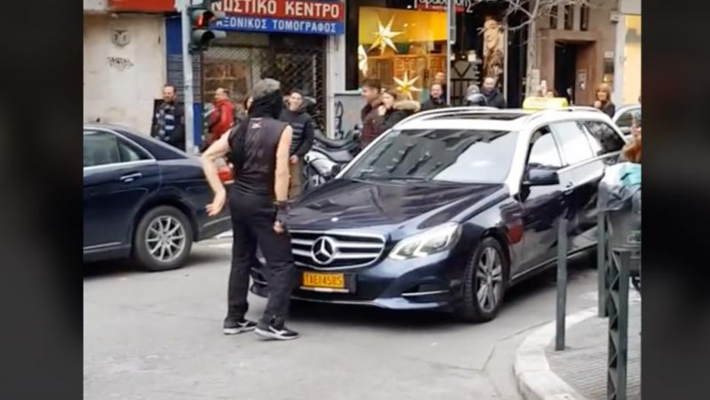 Θεσσαλονίκη: Χόρεψε στη μέση του δρόμου σταματώντας ταξί και λεωφορείο