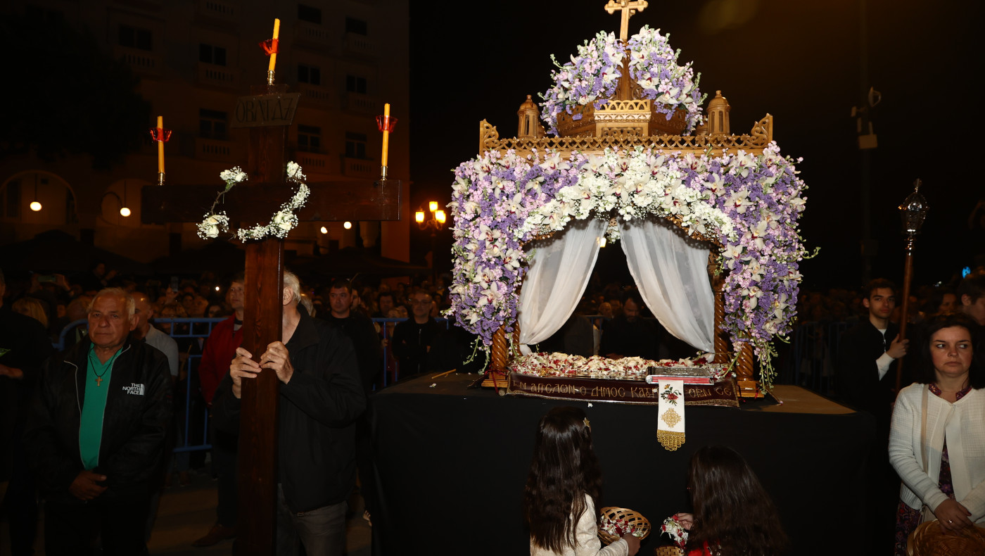 Θεσσαλονίκη-Εικόνα από drone: Η συνάντηση των πέντε επιταφίων (vids)