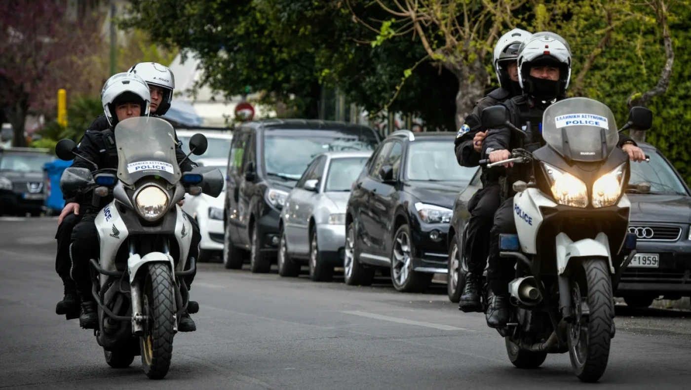 ΕΛ.ΑΣ: Το... ντου της Αστυνομίας σε καταυλισμό στα Άνω Λιόσια (vid)