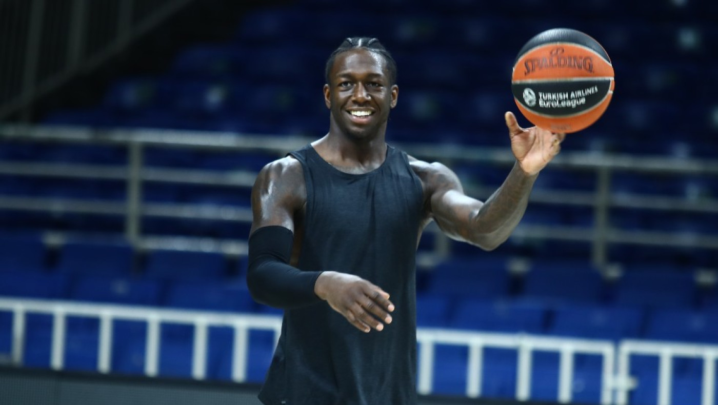 Παναθηναϊκός: Η στιγμή που ο Κέντρικ Ναν υπογράφει την ανανέωση του συμβολαίου του