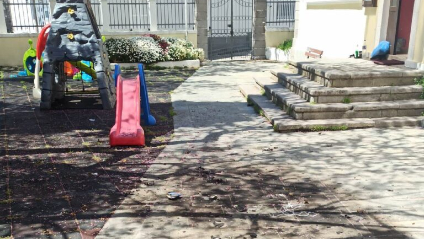 Λήμνος: Κατέστρεψαν με βεγγαλικά νηπιαγωγείο τη νύχτα της Ανάστασης – Μήνυση από τη δήμαρχο