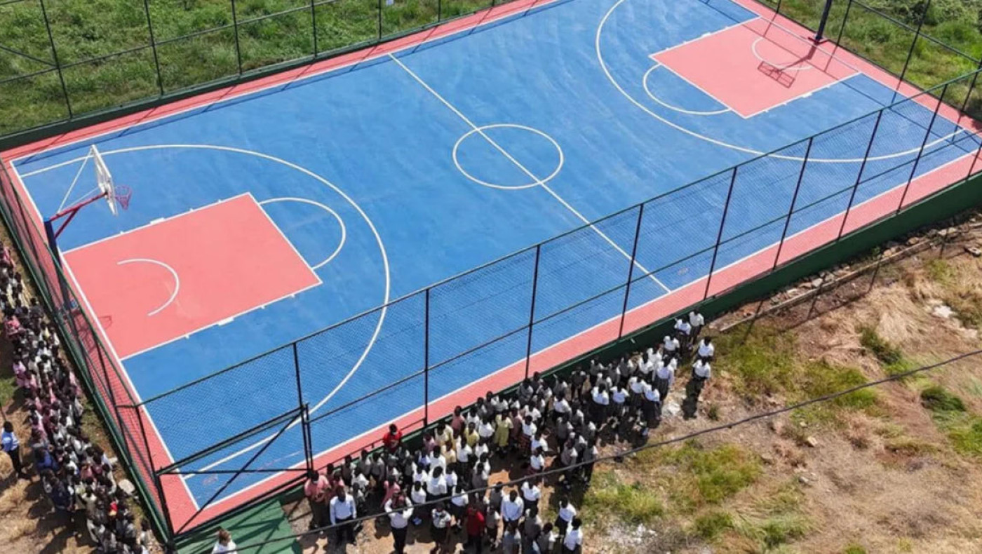 «Γιάννης Αντετοκούνμπο» το γήπεδο μπάσκετ στο ελληνικό σχολείο του Αγ. Νικολάου στην Γκάνα