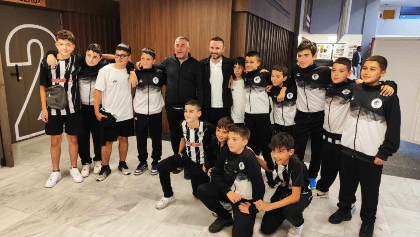 Πόλος έλξης ο Σαλπιγγίδης στη γιορτή της ΕΠΣΜ - Πώς έδωσε ηλεκτρονικό αυτόγραφο