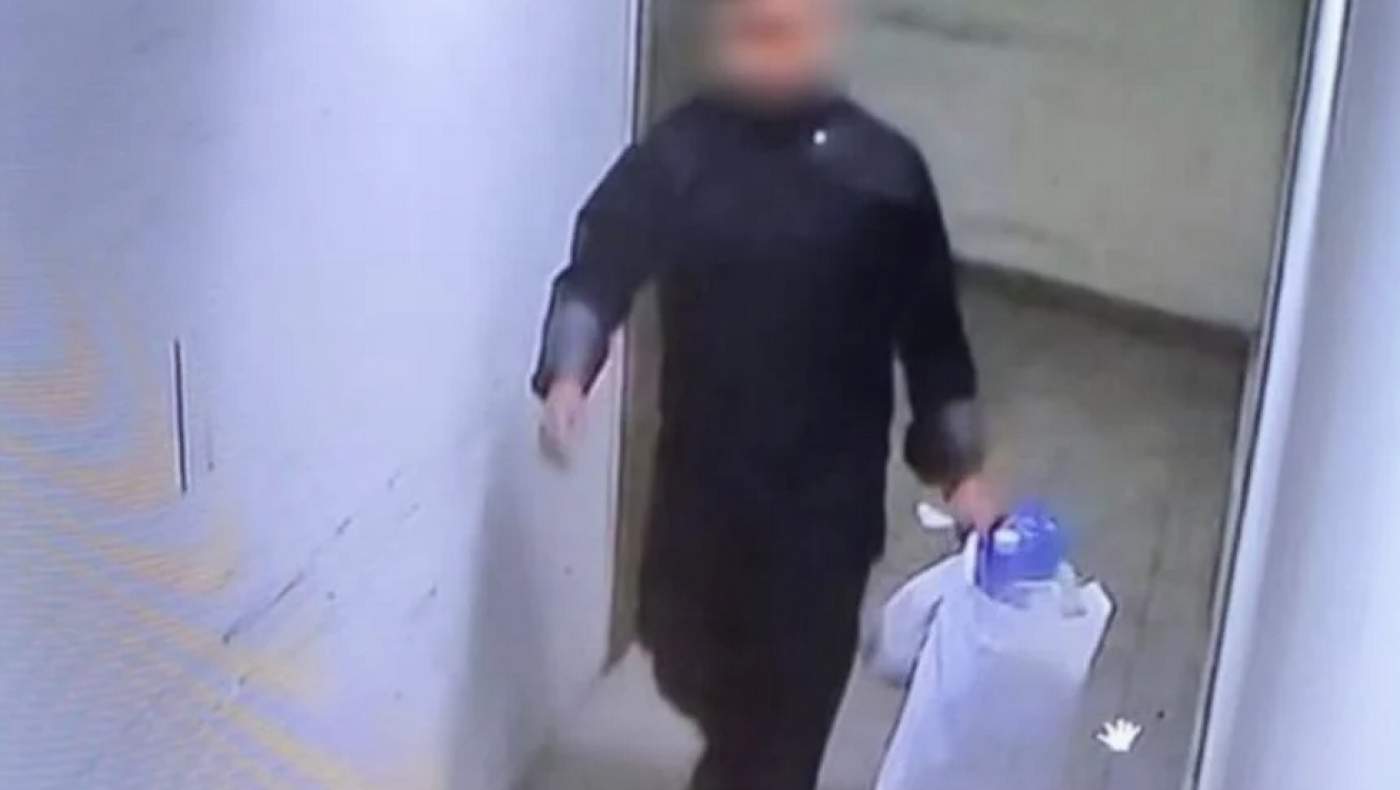 Βραυρώνα: Βίντεο με τον πατέρα να πετάει το νεκρό βρέφος στα σκουπίδια