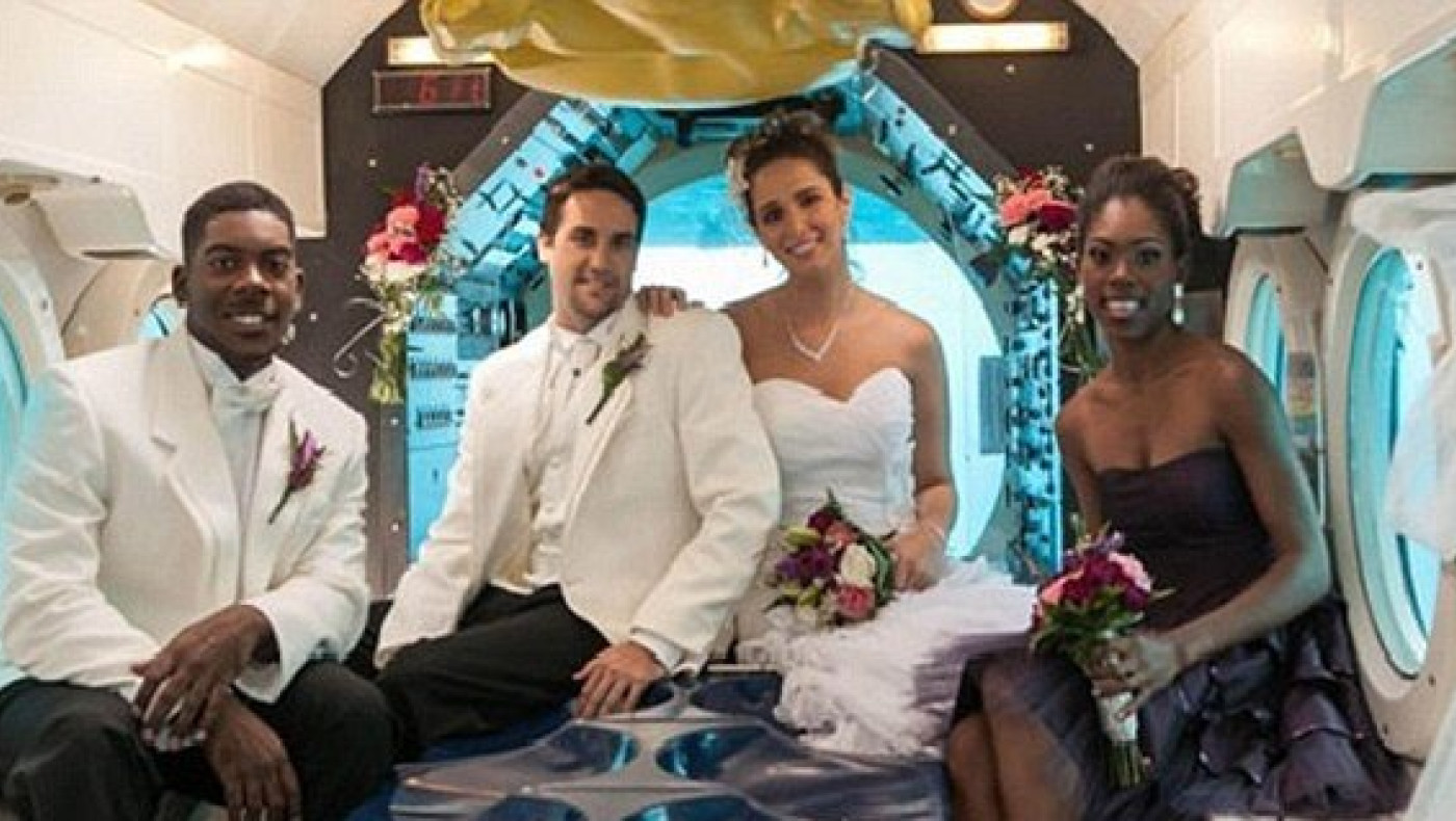 Γάμος πάνω σε υποβρύχιο με γαμήλιο δώρο την κατάδυση! (pics)