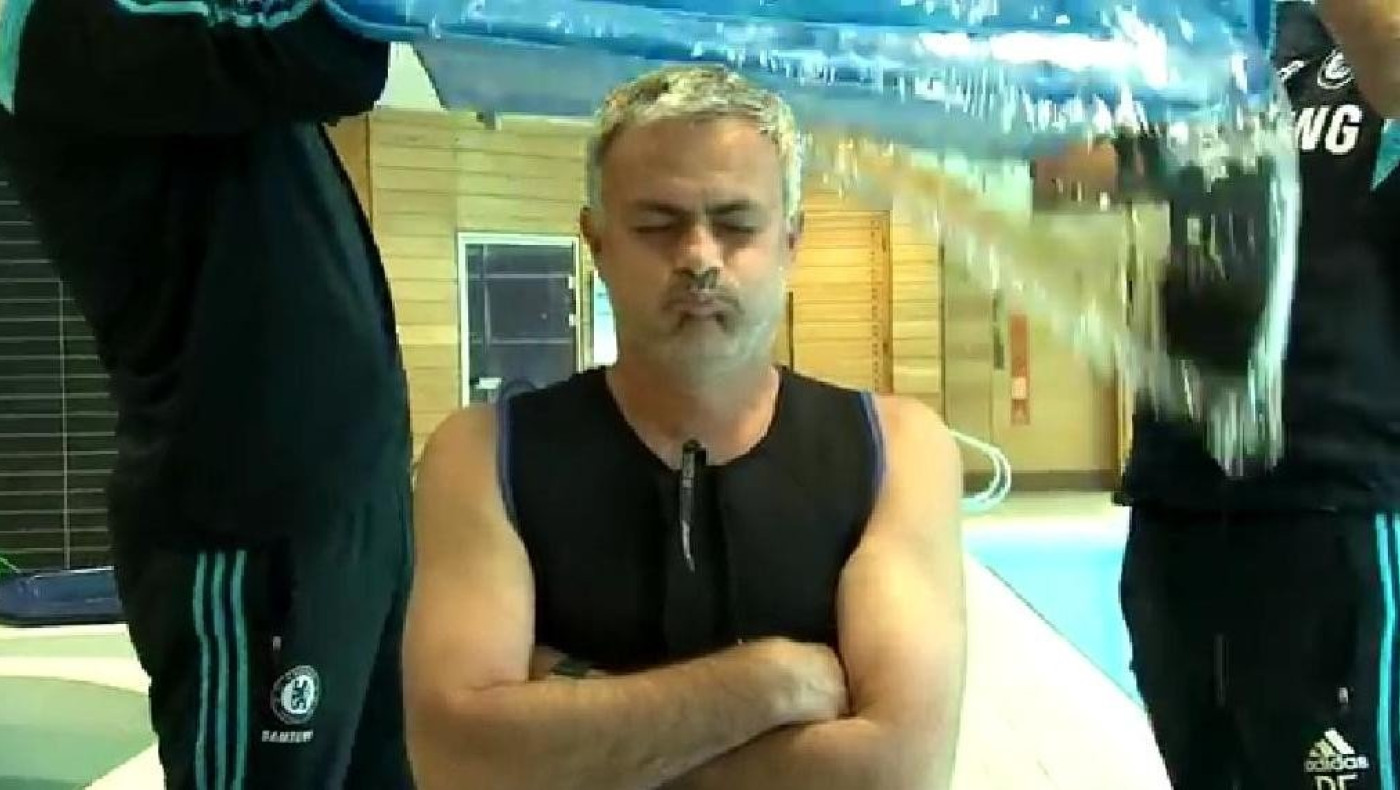 Μπουγελώθηκε και ο Μουρίνιο (video)