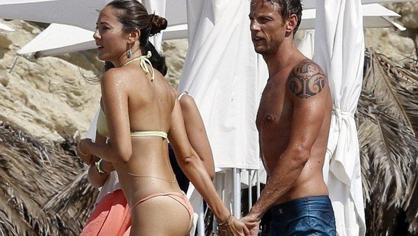 Ζωή και κότα ο Μπάτον στην Ίμπιζα! (pics)