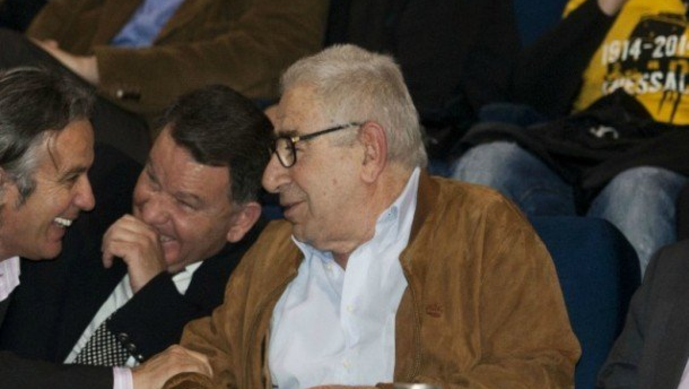 Μιλάει με τον εργολάβο Ιωαννίδη ο Δασυγένης