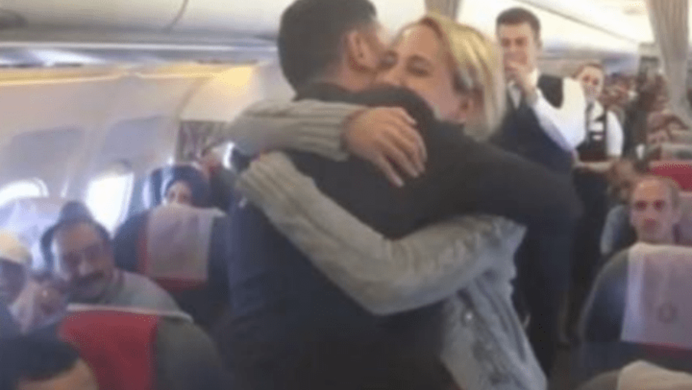 Πρόταση γάμου στα σύννεφα! (video) 