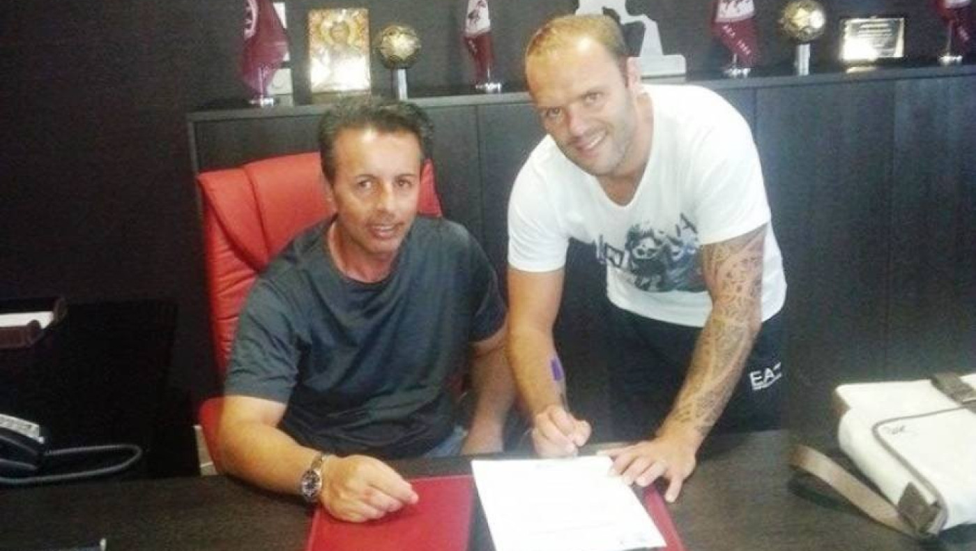 «Βυσσινί» και με τη... βούλα ο Ντερνίς