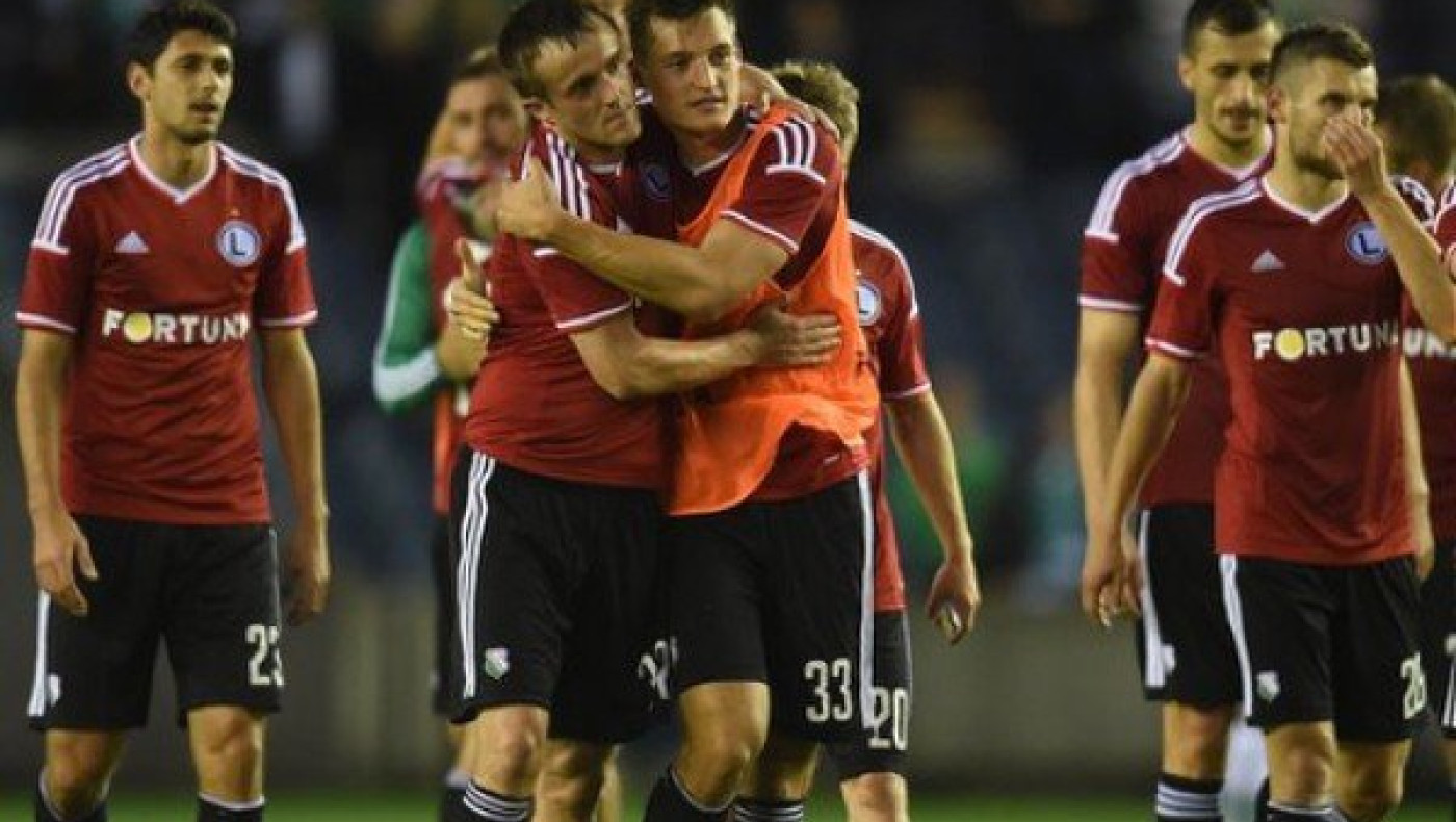 Κορεό οπαδών της Λέγκια κατά της UEFA (pic)