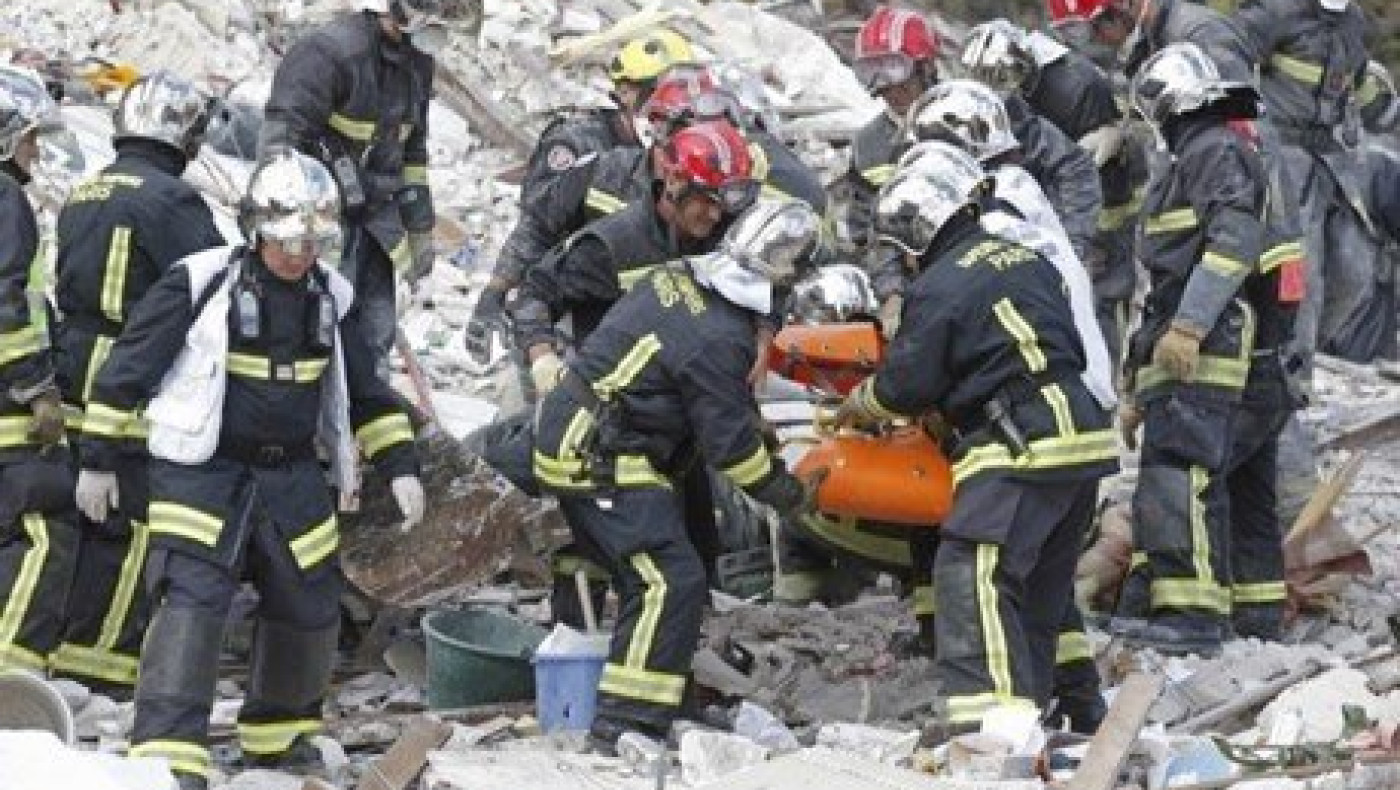 Νεκροί και αγνοούμενοι σε κατάρρευση κτιρίου στο Παρίσι(video)