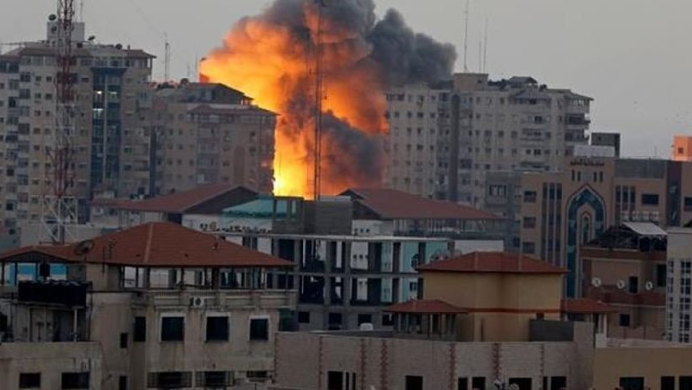 Έτσι κατέρρευσε η πολυκατοικία 13 ορόφων στη Γάζα από επίθεση Ισραηλινών (VIDEO)