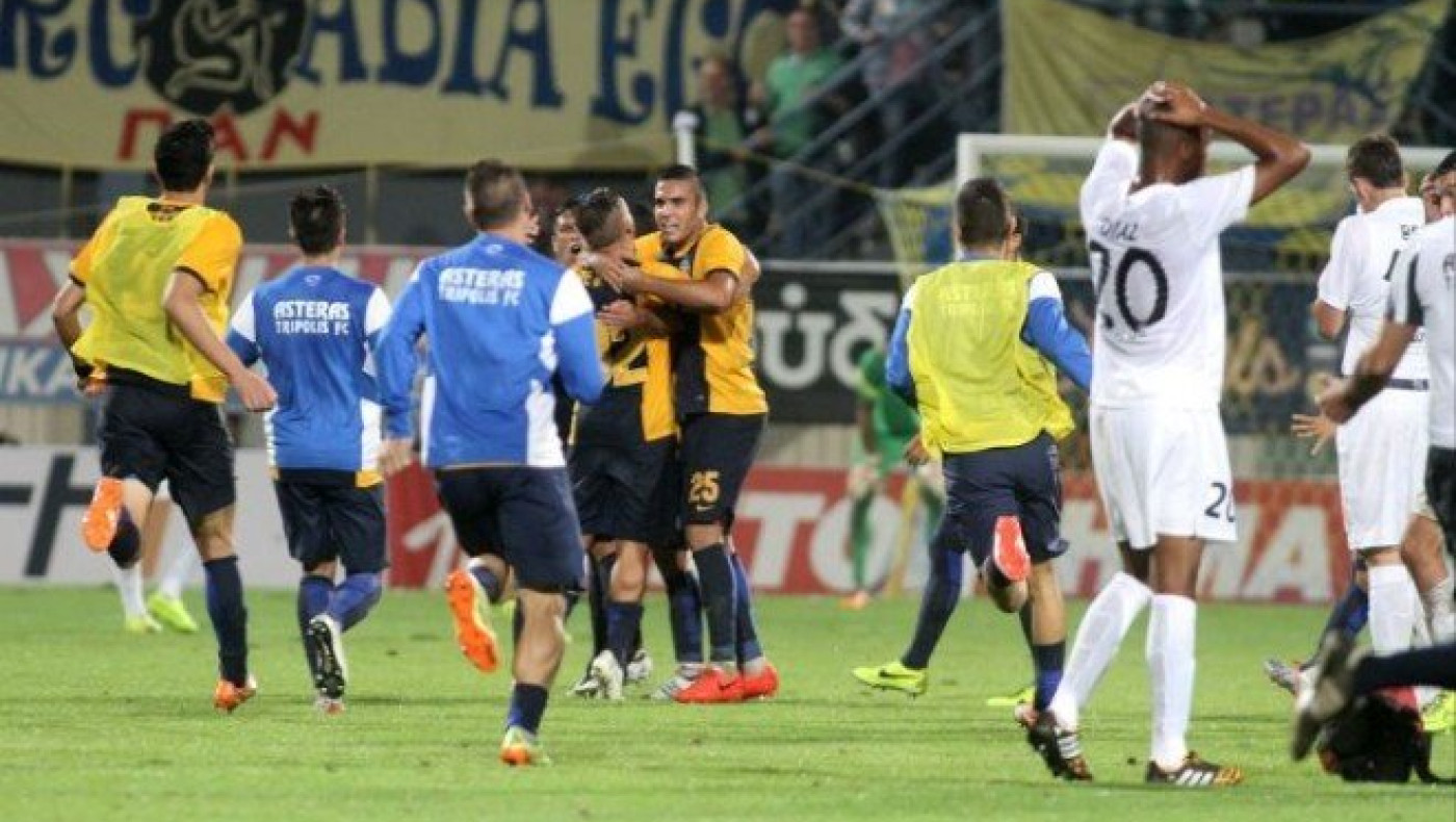 «Όχι πολιτικά μηνύματα στο γήπεδο»