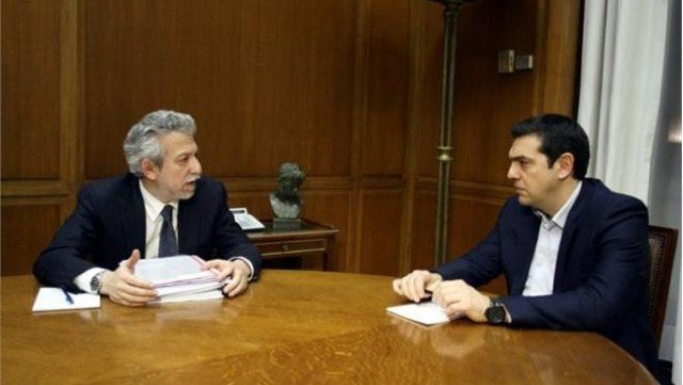 Ο πρωθυπουργός και το ραντεβού φίλων για ένα κρασάκι