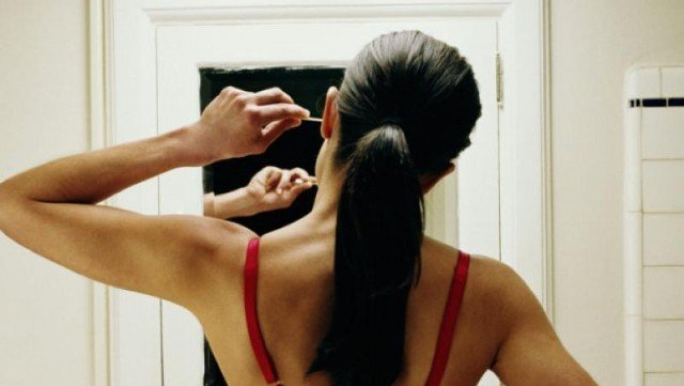 Γιατί δεν πρέπει να καθαρίζετε τα αυτιά σας με μπατονέτες