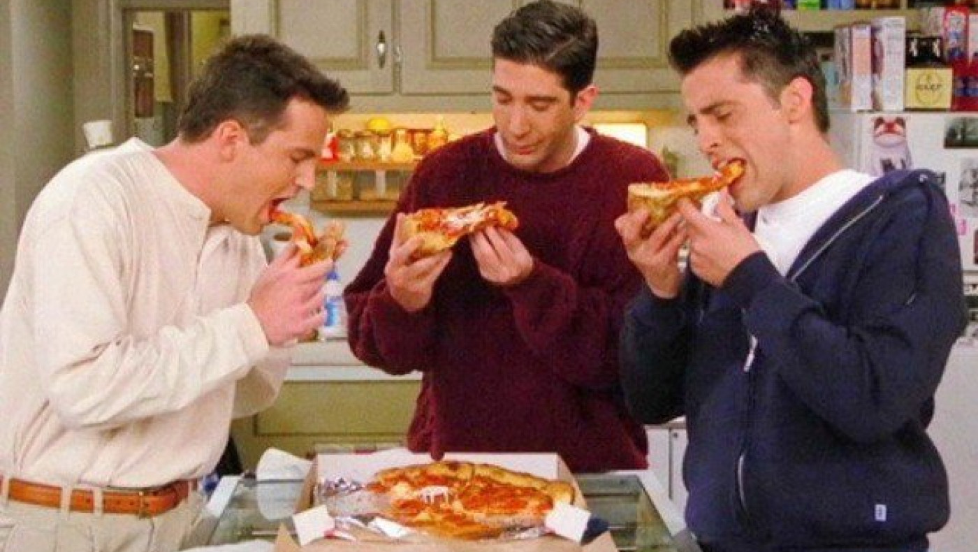 8 φορές που στα Φιλαράκια πρωταγωνίστρια ήταν η... πίτσα!