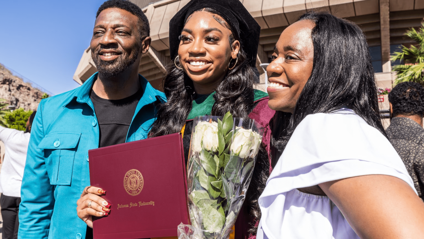 ΗΠΑ: 17χρονη πήρε διδακτορικό αφού μπήκε στο πανεπιστήμιο στα 10 της!