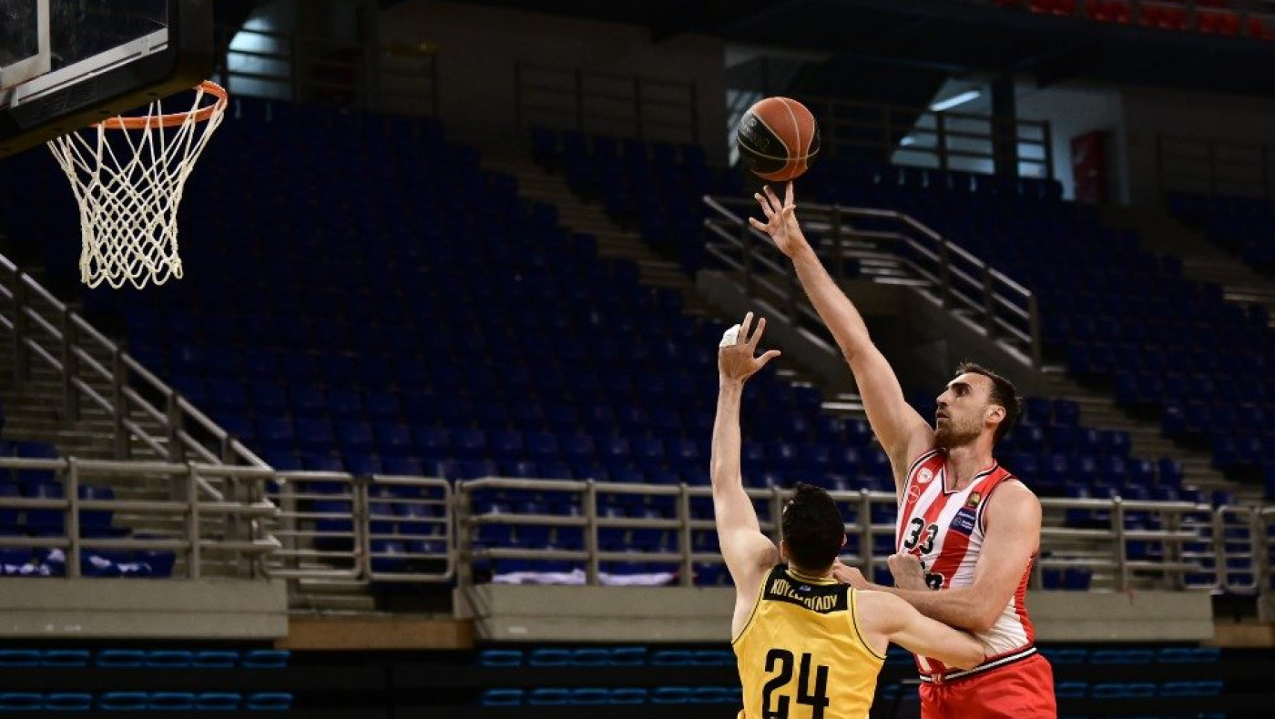 Μπήκε στα ημιτελικά κάνοντας περίπατο ο Ολυμπιακός, 100-68 την ΑΕΚ