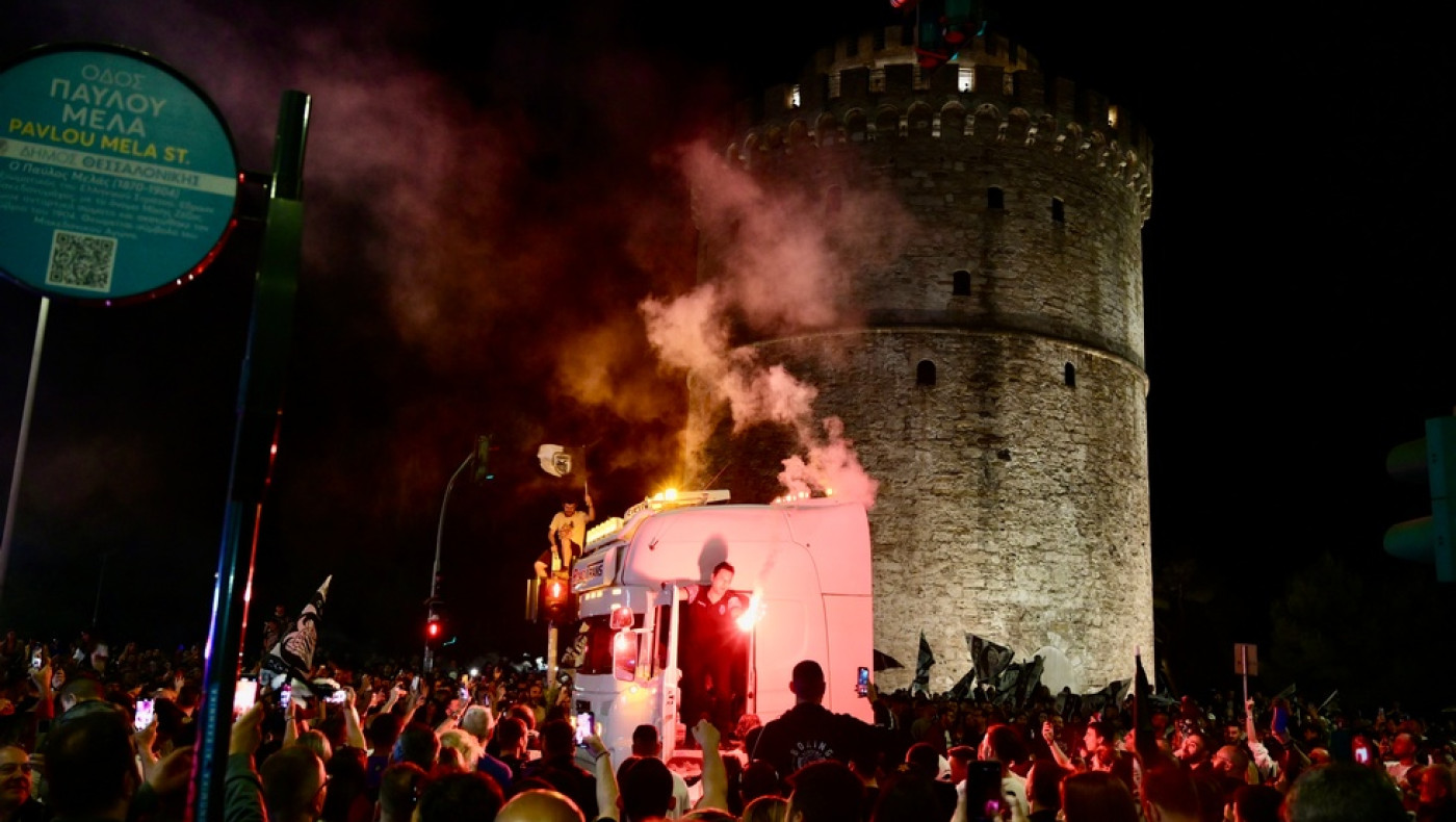 Φίλος του ΠΑΟΚ έφτασε με νταλίκα στον Λευκό Πύργο (vid)