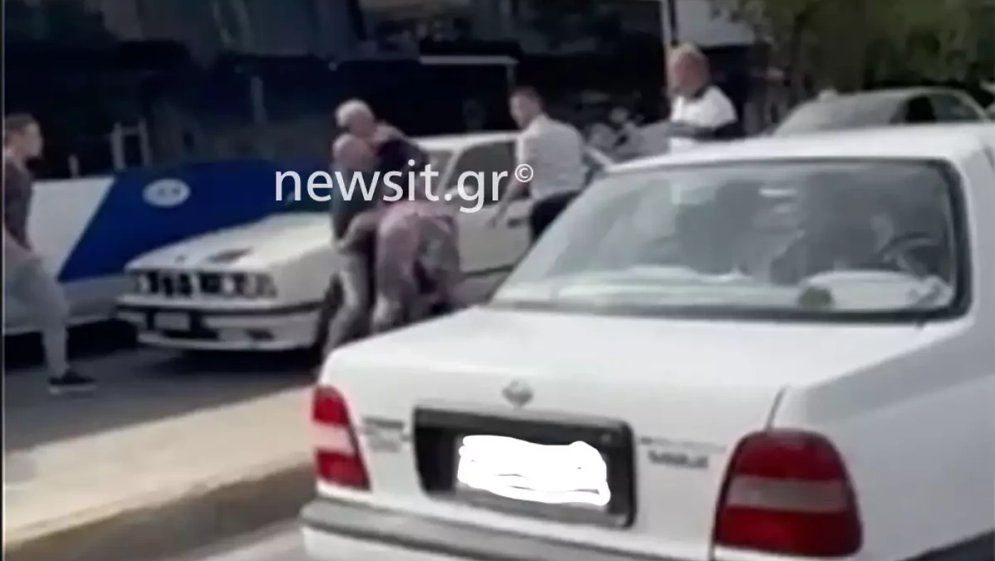 Αιγάλεω: Τράκαραν, ξυλοκόπησαν και... παρέσυραν 43χρονο ενώ διέφευγαν (vid)