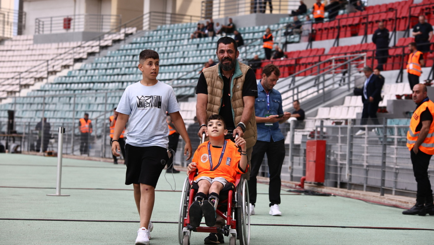 Ο μικρός Γιαννάκης στο Πανθεσσαλικό για τον τελικό Κυπέλλου