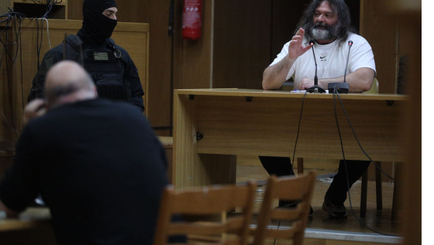 Γιάννης Λαγός: «Δηλώνω ναζιστής, δεν ντρέπεστε... ρεζίληδες»