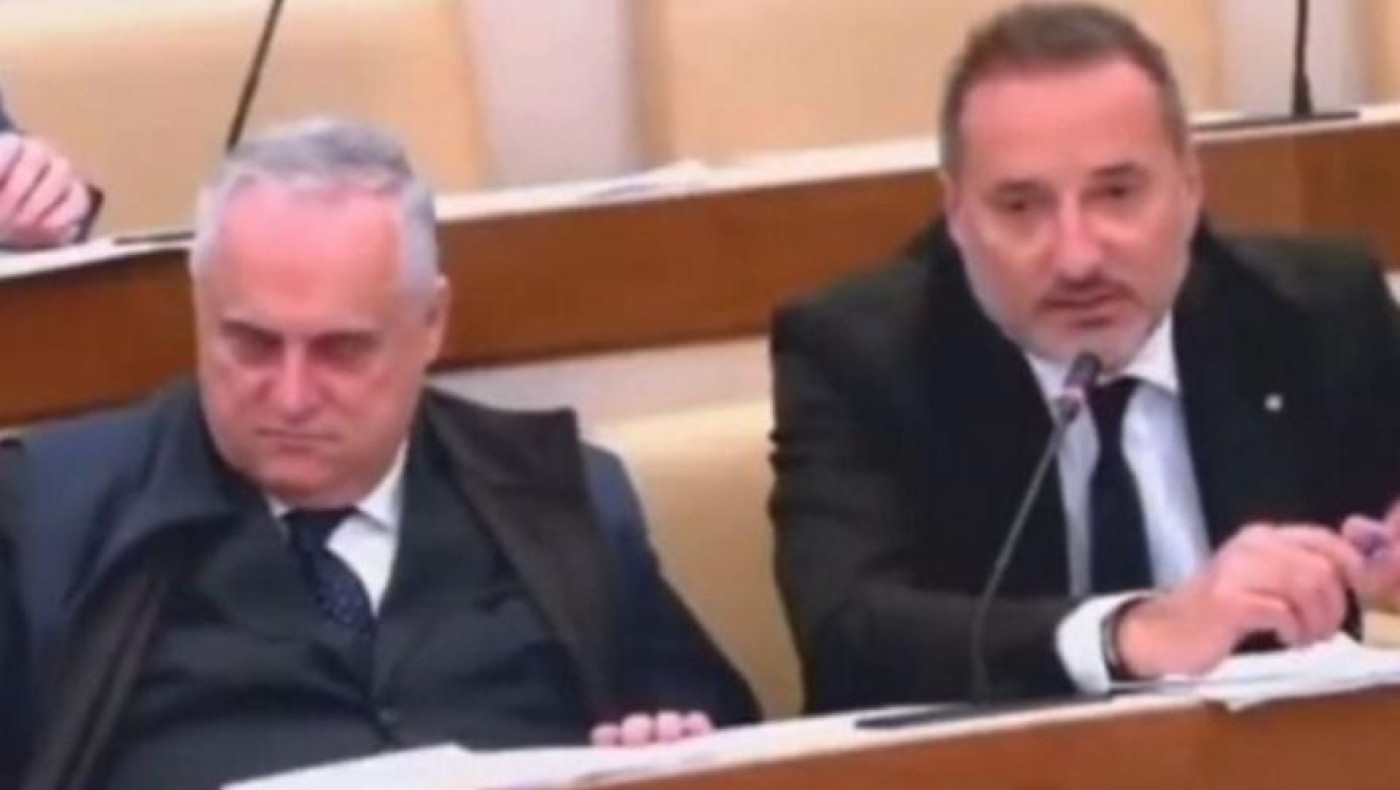 Ο πρόεδρος της Λάτσιο κοιμήθηκε σε συνέλευση και τον ξύπνησε ο Ντε Λαουρέντις! (vid)