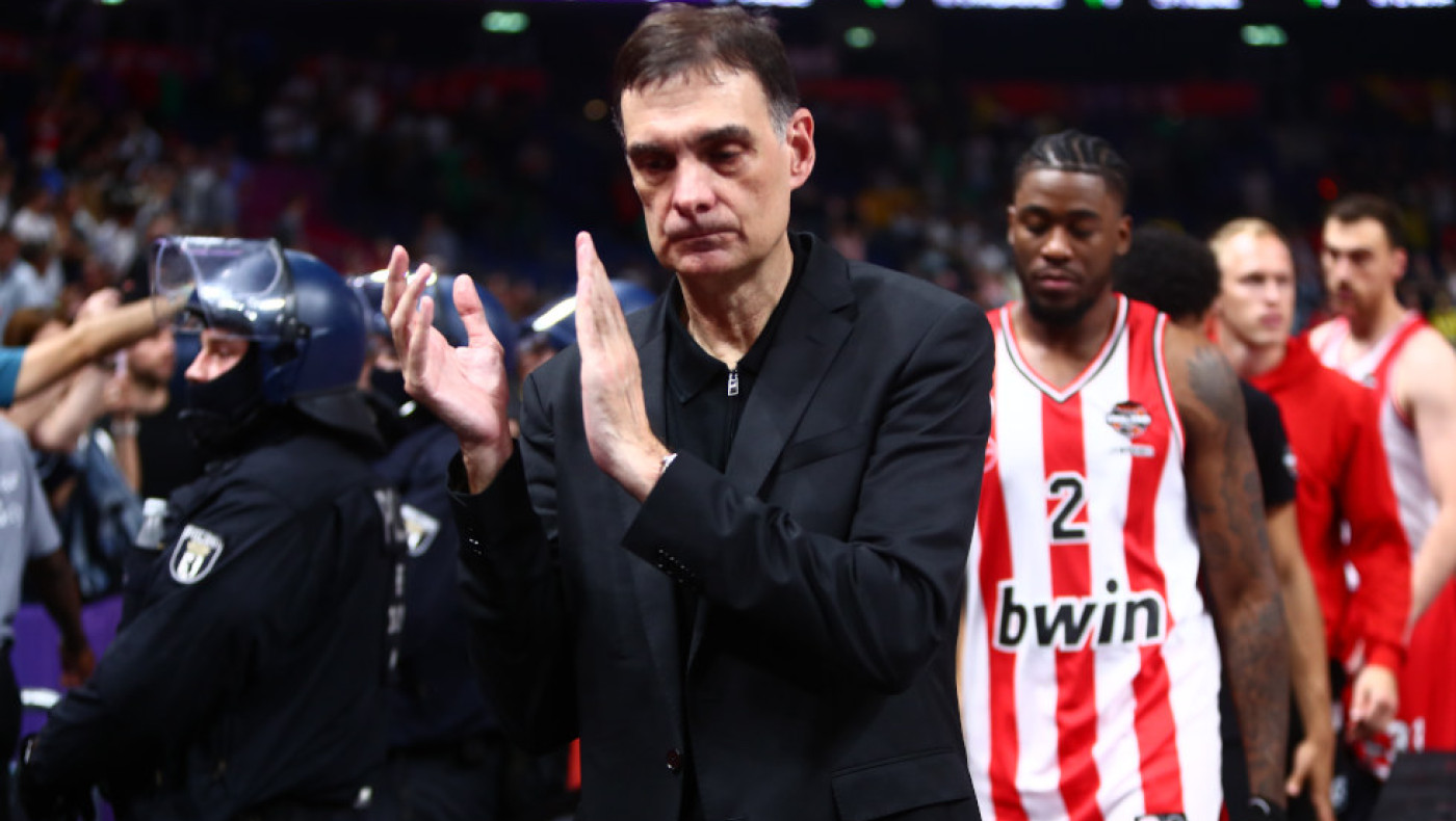 Μπαρτζώκας στους παίκτες του: «Μην έχετε κατεβασμένα κεφάλια»