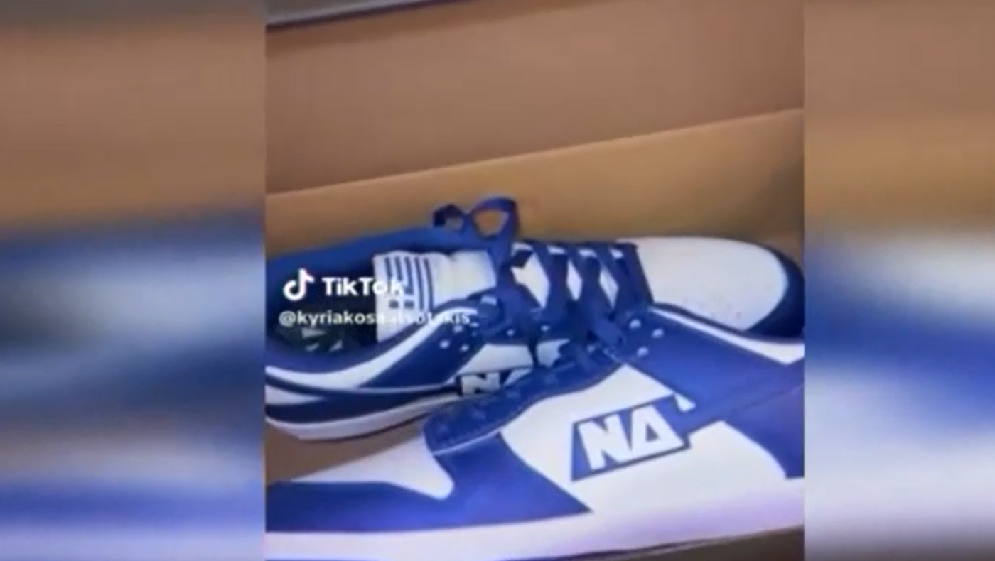 Μητσοτάκης: Viral τα ΝΔτικά παπούτσια του - «Θα λυσσάξει ο Άδωνις»