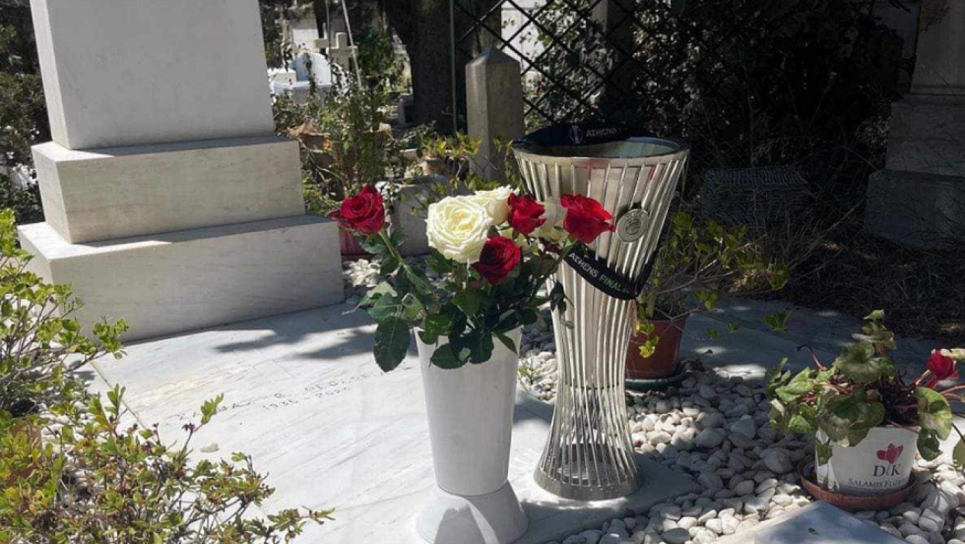 Ολυμπιακός: Η κούπα στο μνήμα του Σάββα Θεοδωρίδη