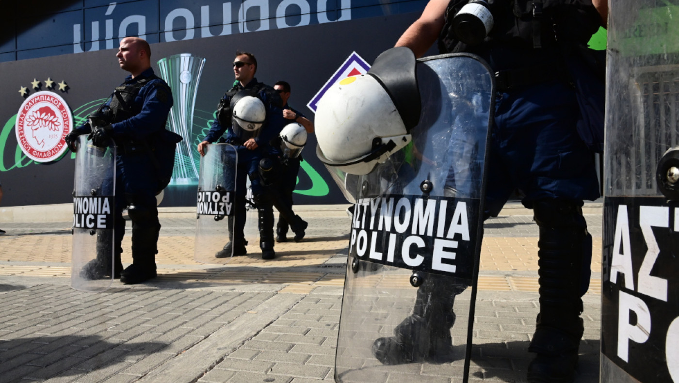 Προσαγωγή οπαδού της ΑΕΚ με μαχαίρι έξω από την OPAP ARENA