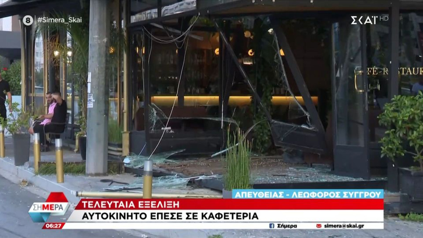 «Τρελή» πορεία αυτοκινήτου στη Συγγρού, διέλυσε καφετέρια