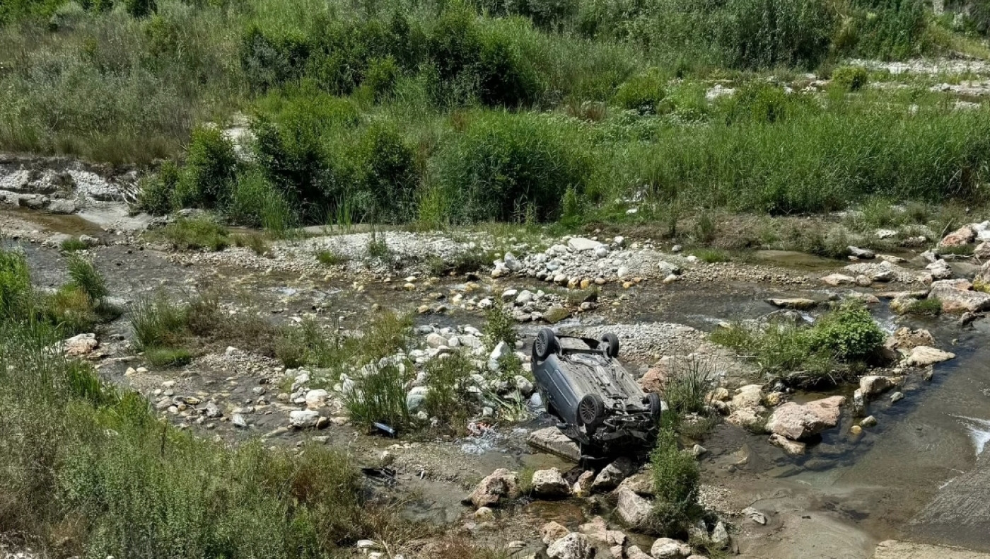 Αριδαία: Αυτοκίνητο έπεσε από γέφυρα μετά από σύγκρουση με φορτηγάκι