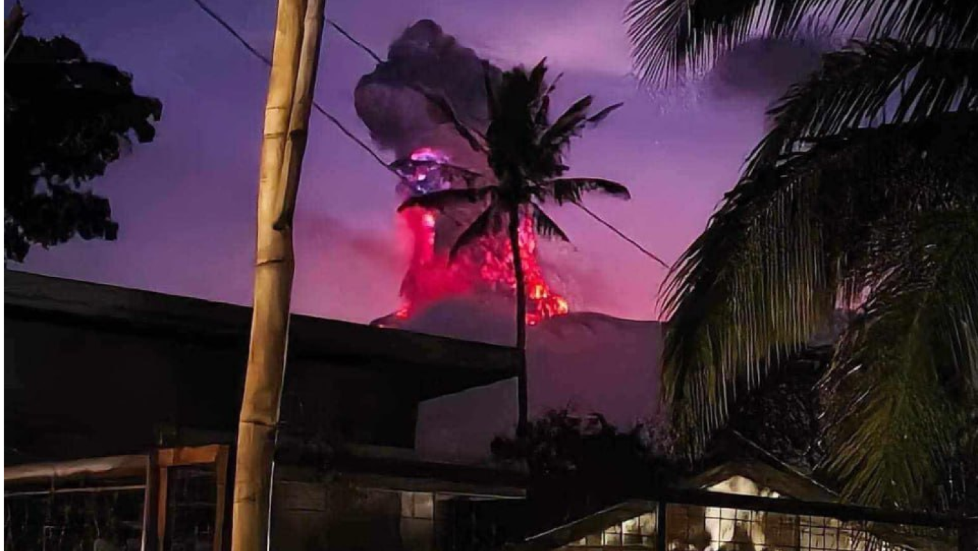 Φιλιππίνες: «Ξύπνησε» ηφαίστειο εκτοξεύοντας τέφρα και πέτρες σε ύψος 5 χλμ