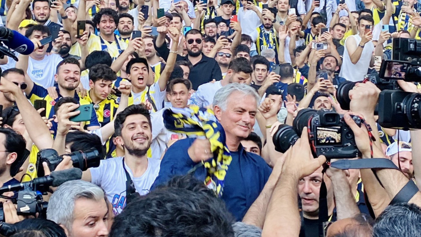 Αποθέωση Μουρίνιο στη Φενέρ: «Η φανέλα θα είναι σαν το δέρμα και τα κόκαλα μου»