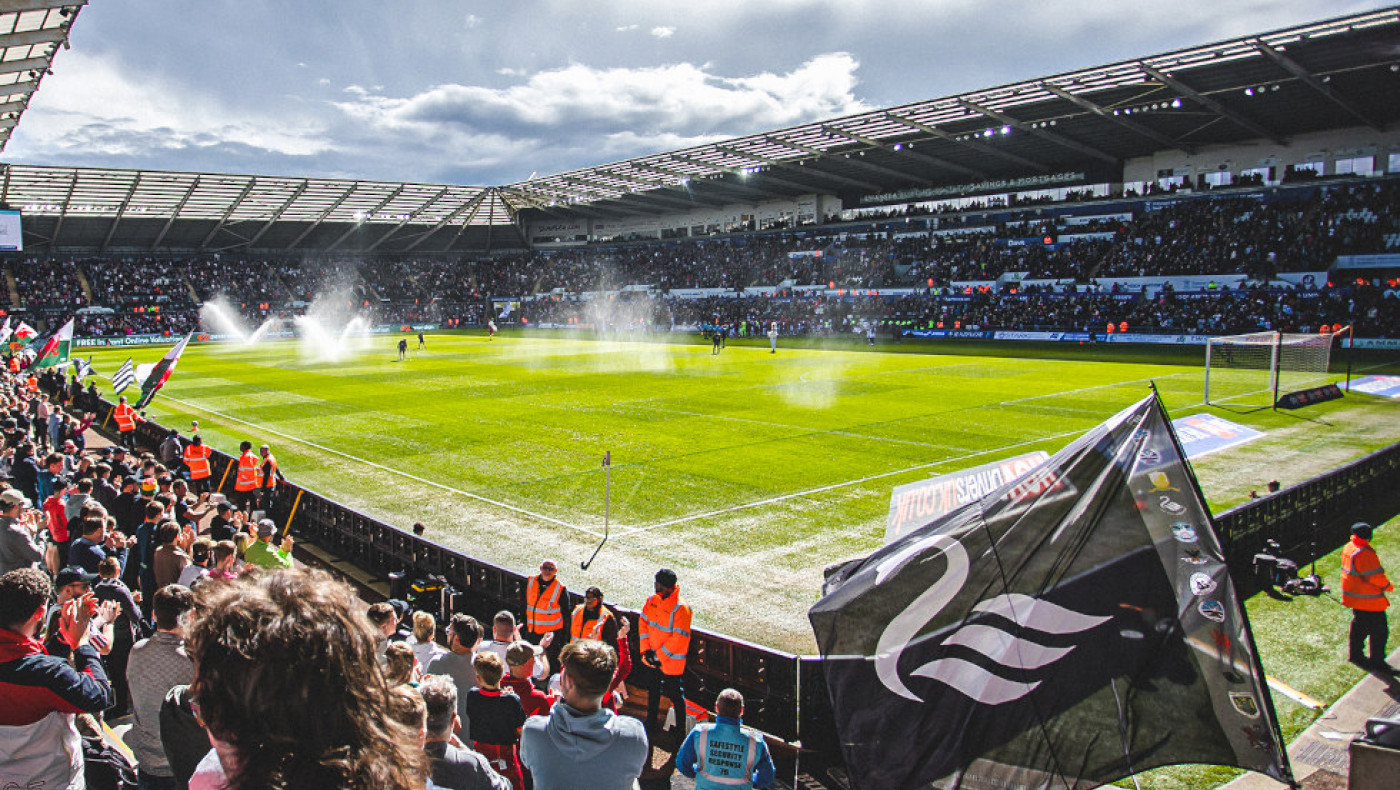 Υπάλληλος της Σουόνσι στοιχημάτισε 130 φορές να χάσει η ομάδα του... και απολύθηκε!