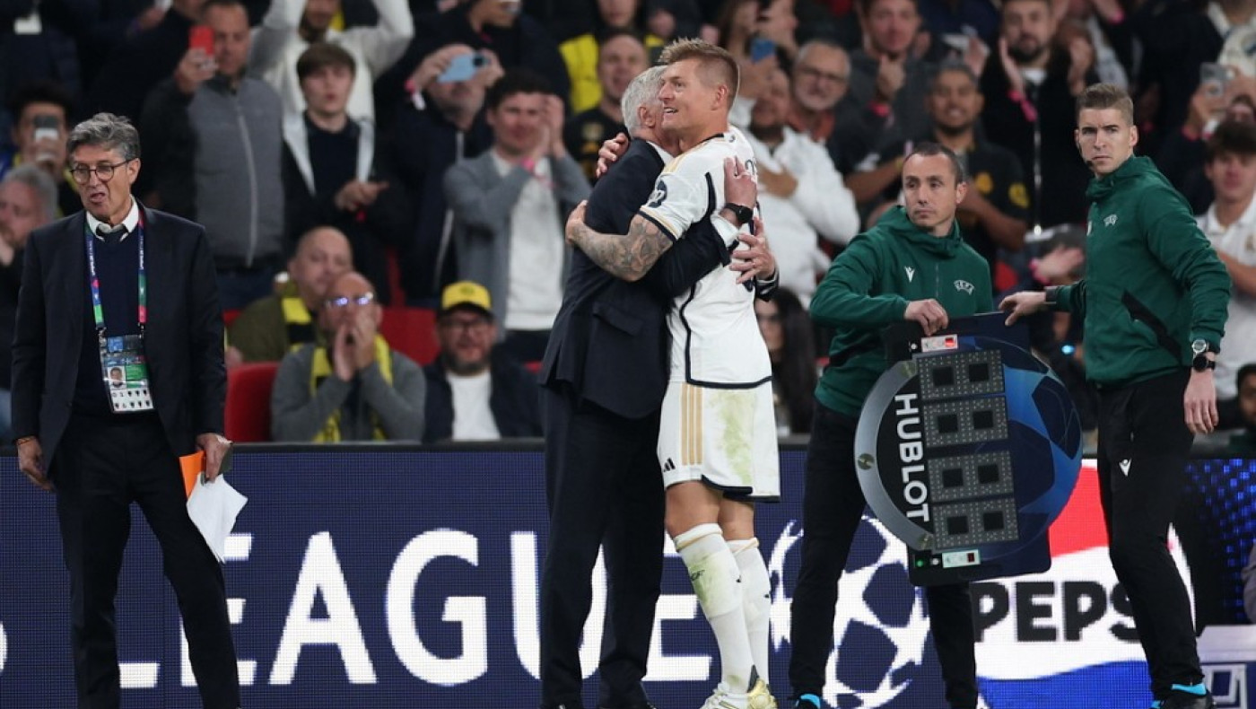 Standing ovation για τον Κρόος που βγήκε αλλαγή στο τελευταίο του παιχνίδι με τη Ρεάλ