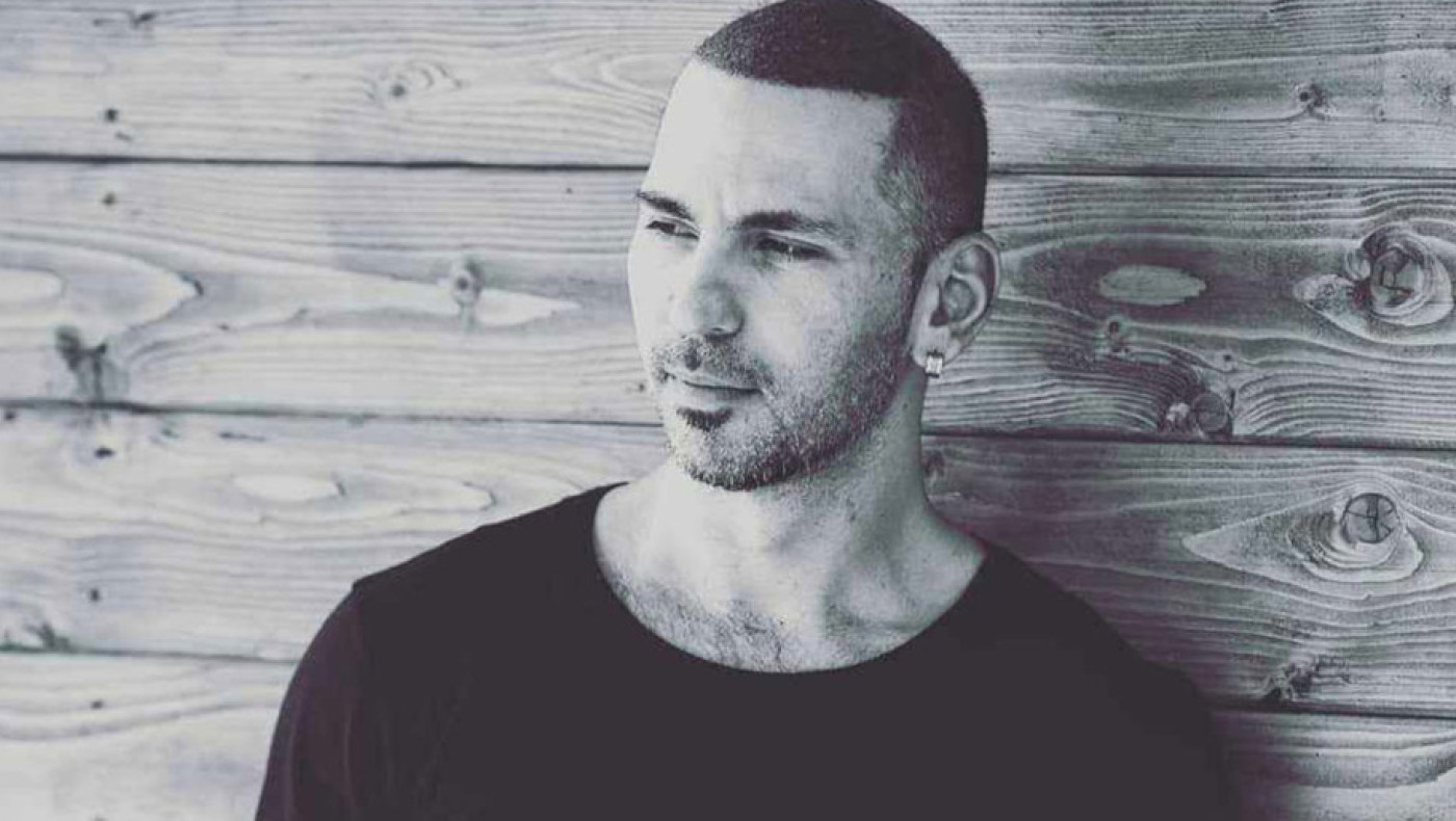 Μαγεύει η «Θάλασσα» του Σταύρου Παπαγιαννακόπουλου (vid)