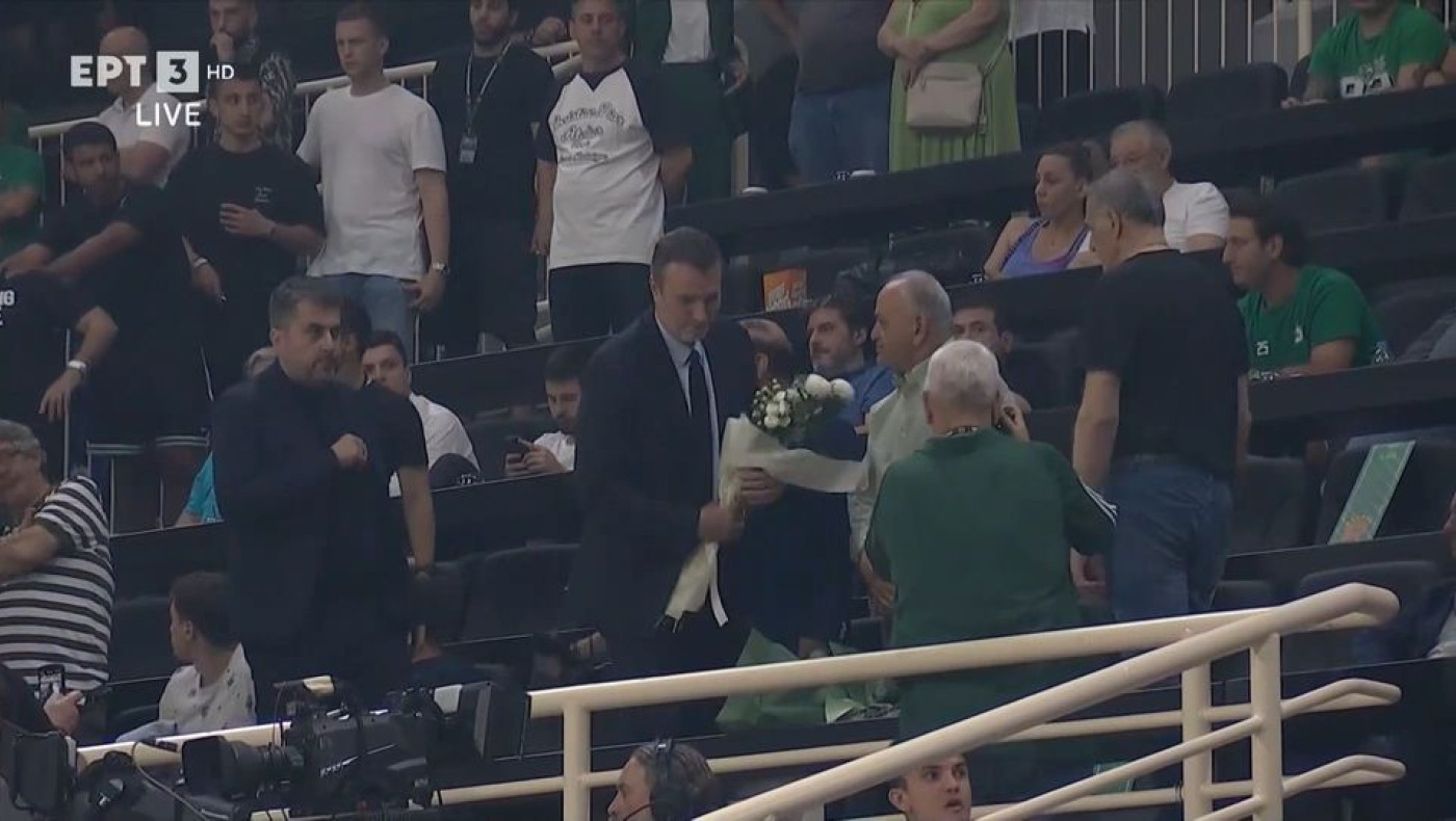 Παναθηναϊκός-Ολυμπιακός: Λευκά λουλούδια από τους «ερυθρόλευκους» για Δερμάνη-Παύλο Γιαννακόπουλο