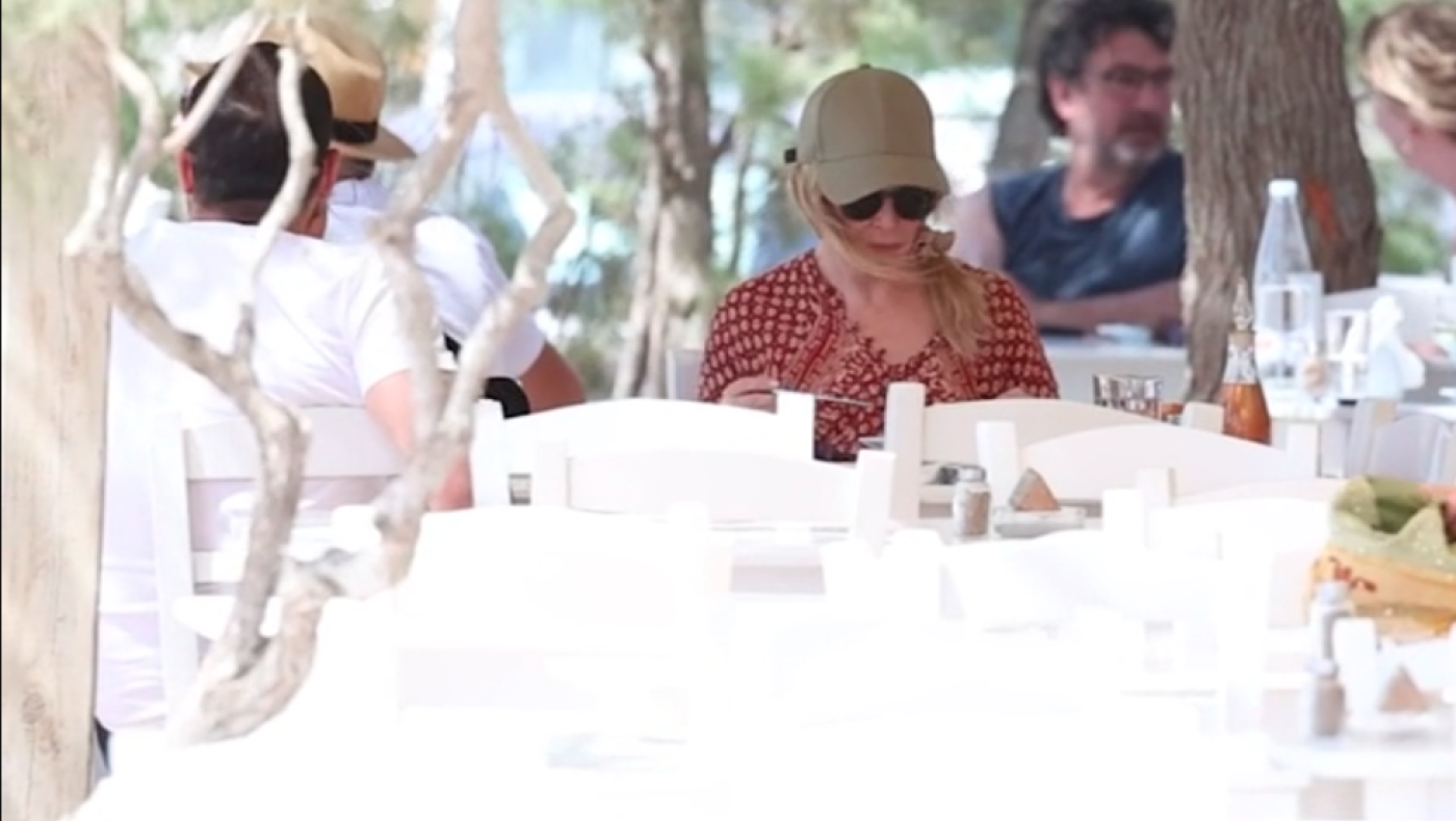 Ξετρελάθηκε με την ελληνική κουζίνα η Κάιλι Μινόγκ