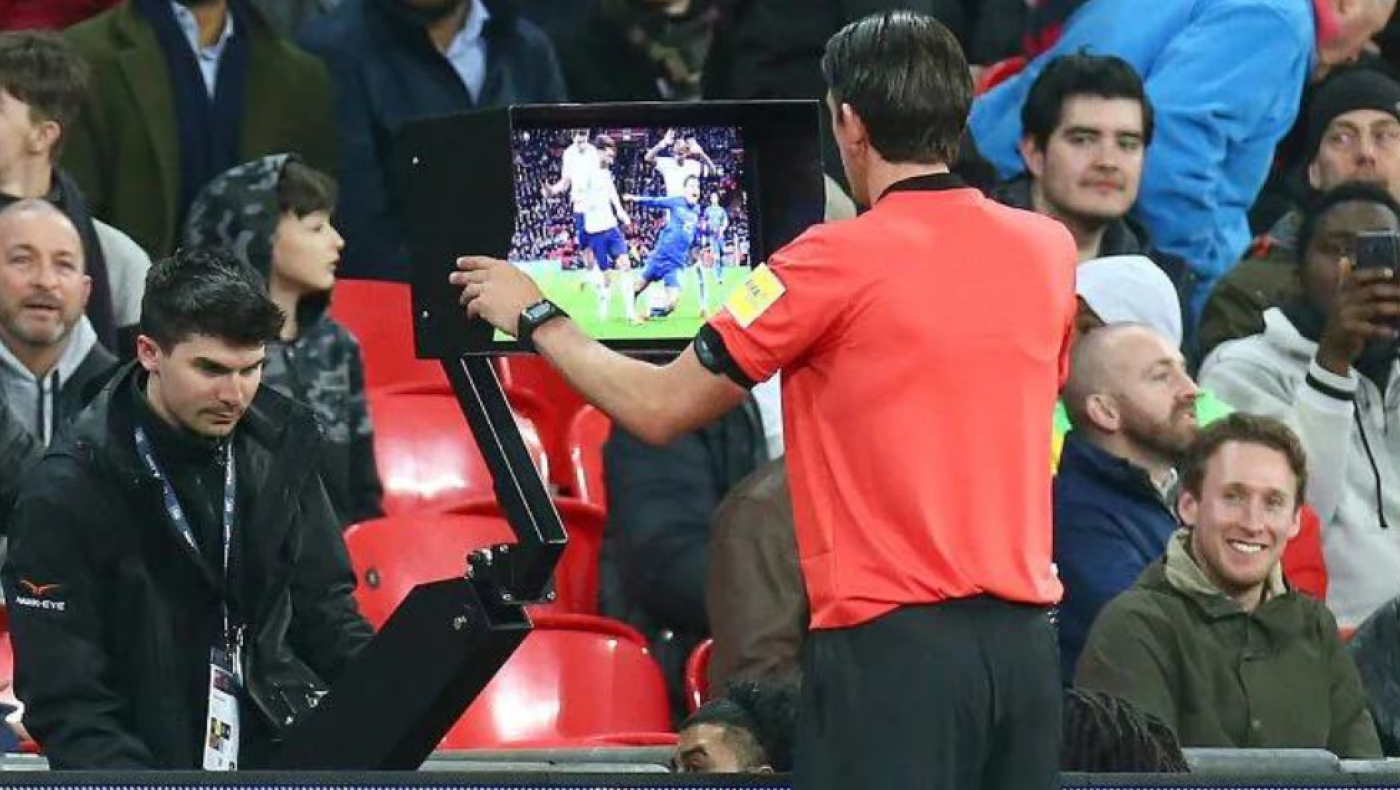 Το EURO 2024 καινοτομεί και στα... σφυρίγματα: Οι αλλαγές σε VAR και διαμαρτυρίες